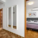 Awesome In With Wifi Apartman Porec