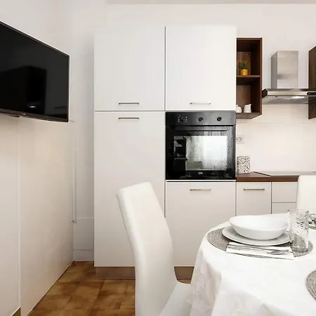 Apartment Cozy In With Kitchen