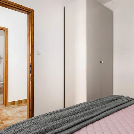 Cozy In With Kitchen Apartment *