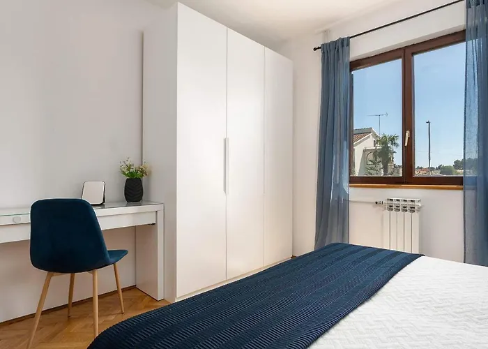 Awesome In With Wifi Apartman Poreč